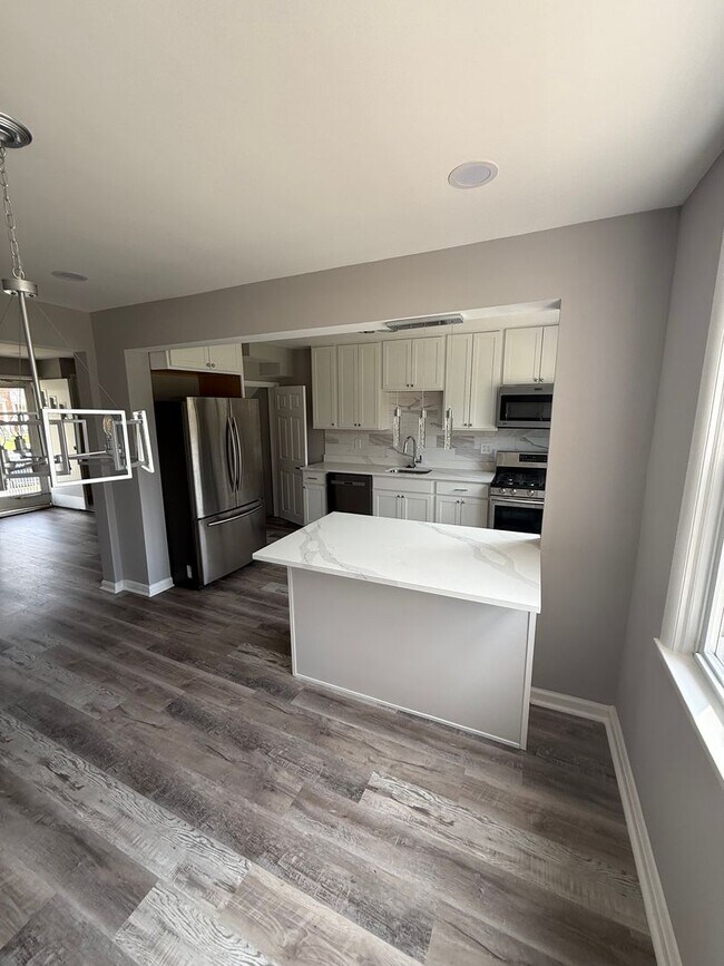 Building Photo - Price Reduction as of 12/1 — Freshly Renovated!