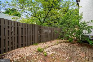 Building Photo - 132 Pinecrest Ln
