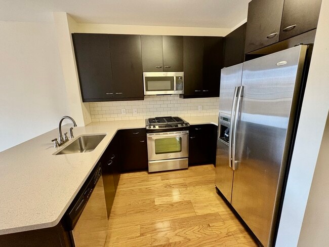 Building Photo - 200 Manufacturers Rd