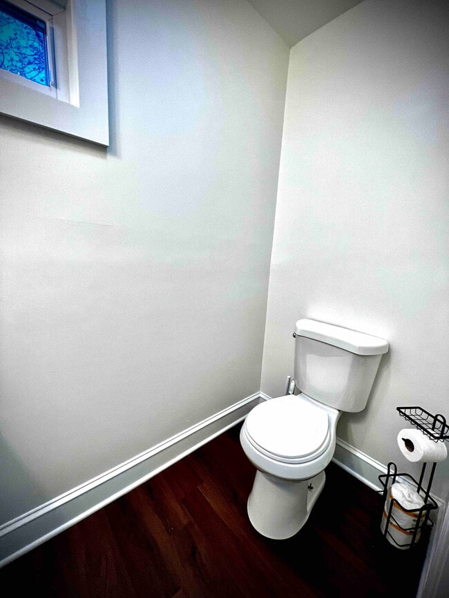 Building Photo - 1594 Main St