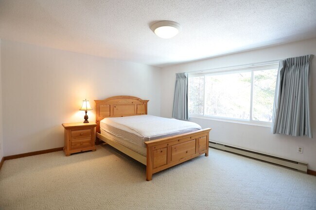 Building Photo - 52 Orris Rd