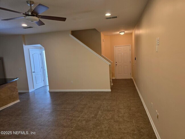 Building Photo - 498 Walnut Dr