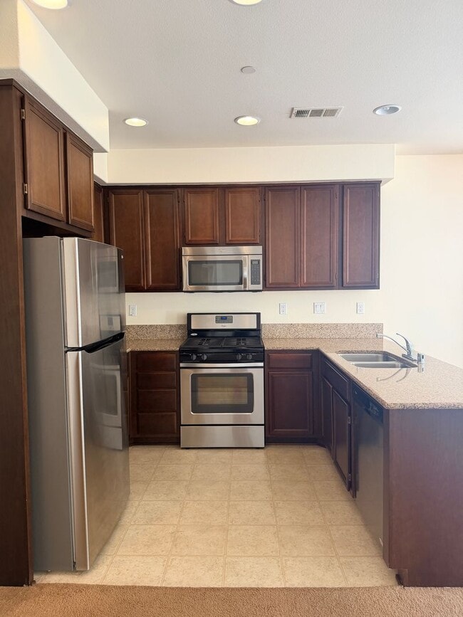 Building Photo - 3 Bedroom | 2.5 Bathroom Townhome in Otay Ranch