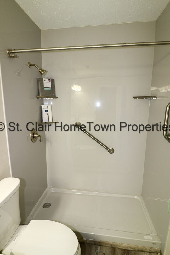 Building Photo - Remodeled Duplex on Logan Martin Lake