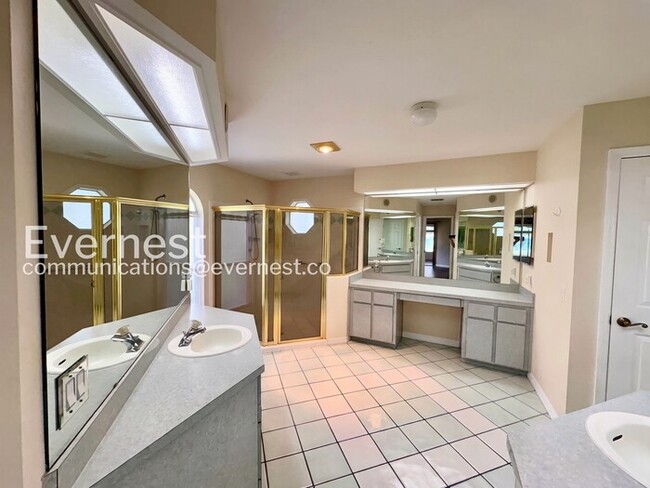 Building Photo - Spacious Living with Pool & Fitness Center Access | Available Now!