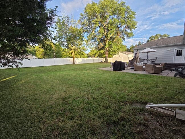 Building Photo - 2507 Golf Links Rd
