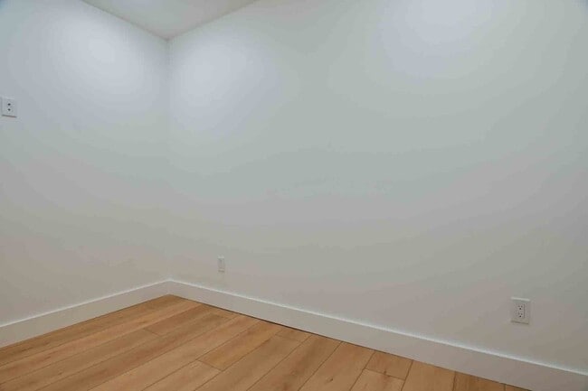 Building Photo - 2637 4th St NE