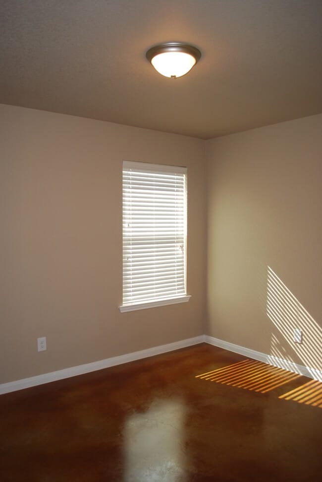 Building Photo - 1512 Dakota Ter