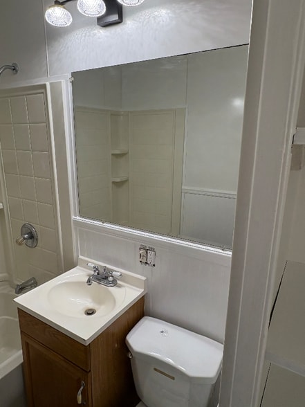 Building Photo - 147 S Surry Rd