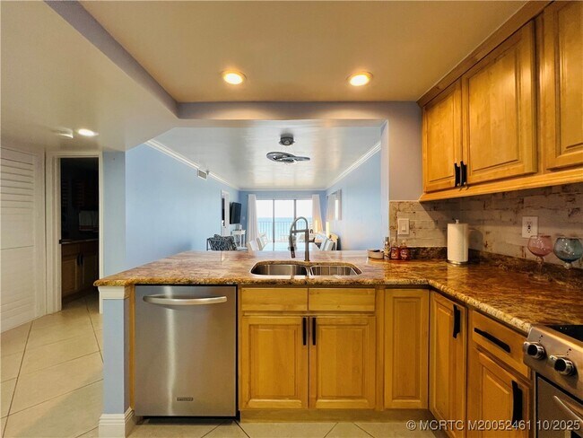 Building Photo - 9400 S Ocean Dr