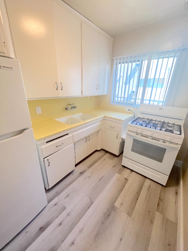 Building Photo - 170 S Chester Ave