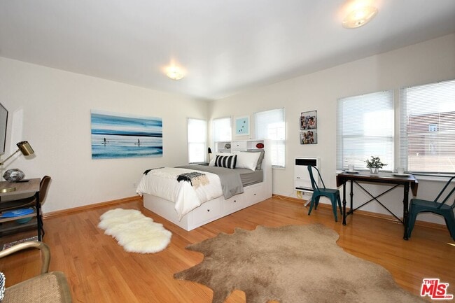 Building Photo - 26 Breeze Ave