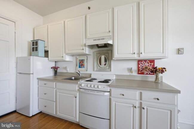 Building Photo - 22 N Main St