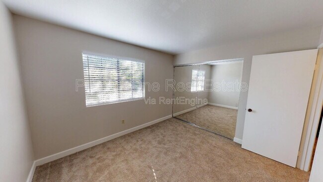 Building Photo - 2876 Englewood Way