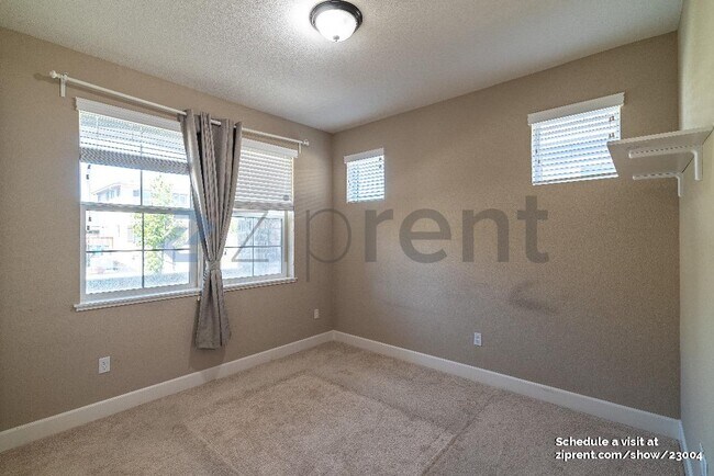 Building Photo - 707 Razorbill St