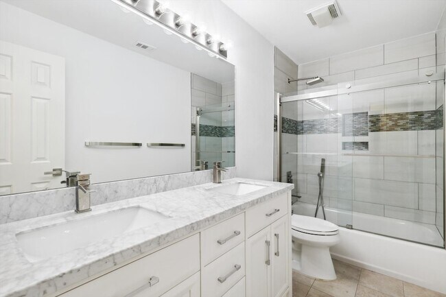 Building Photo - 6814 Hyacinth Ln