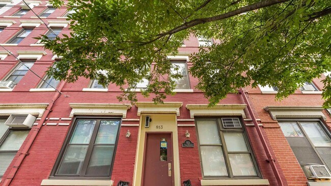 Building Photo - 813 Park Ave