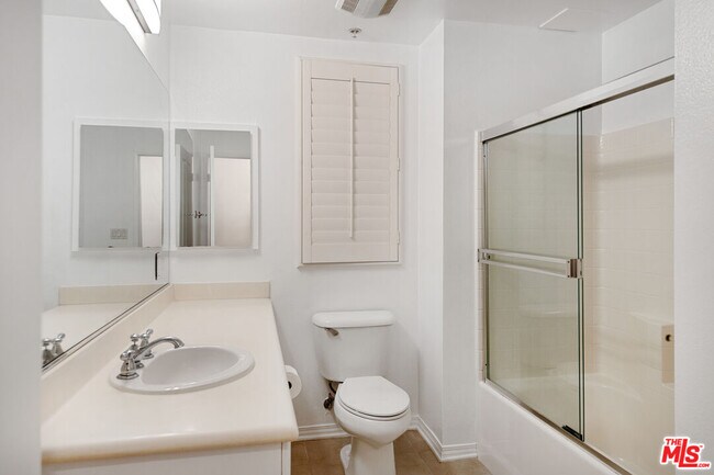Building Photo - 6020 S Seabluff Dr