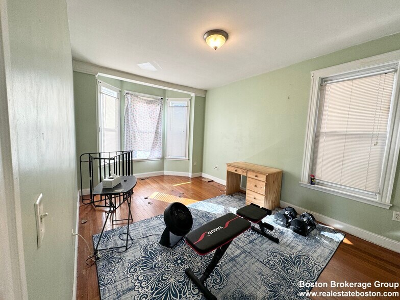 Building Photo - 37 Hillside St