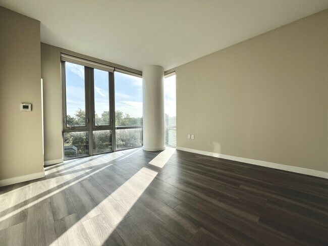 Building Photo - 1524 Sheepshead Bay Rd