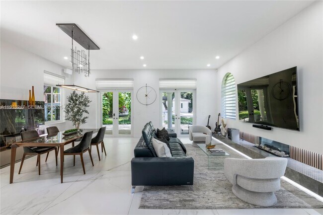 Building Photo - 8941 SW 65th Ct