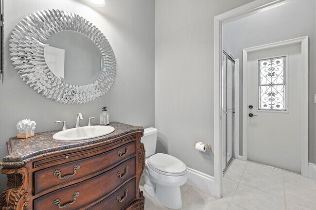 Building Photo - 856 Forest Glen Ln