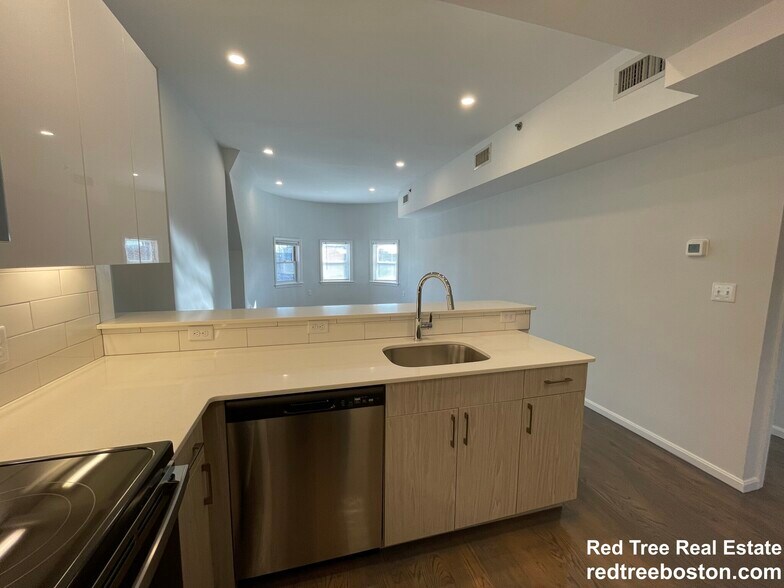 Building Photo - 1406 Beacon St