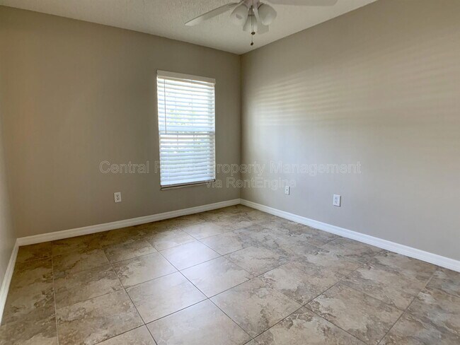 Building Photo - 3651 N Goldenrod Rd