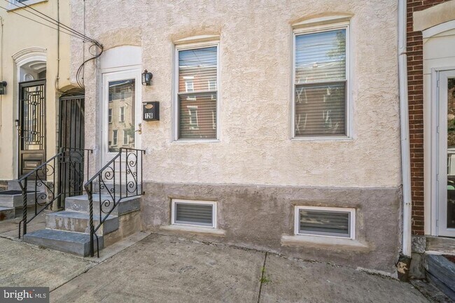 Building Photo - 126 Ripka St