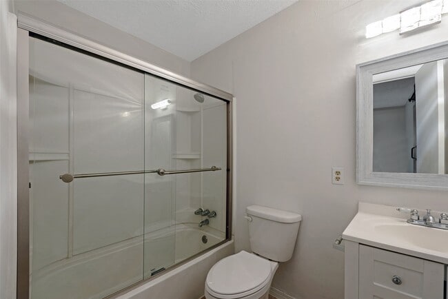 Building Photo - 910 Judiway St