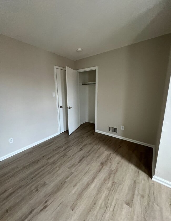 Building Photo - Renovated 3 Bedroom 3 Bathroom Single Fami...