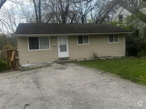 Building Photo - 8816 Blewett Ave