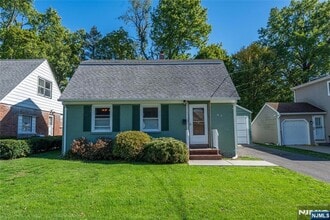 Building Photo - 16-15 Well Dr