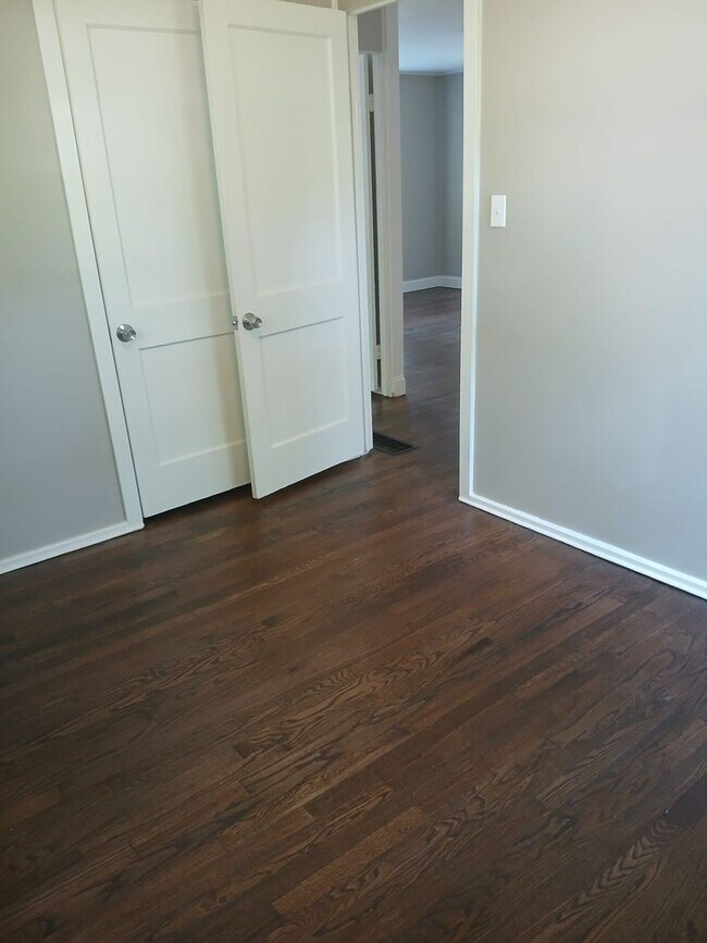 Building Photo - COMING SOON!! Available Soon in SF KCMO