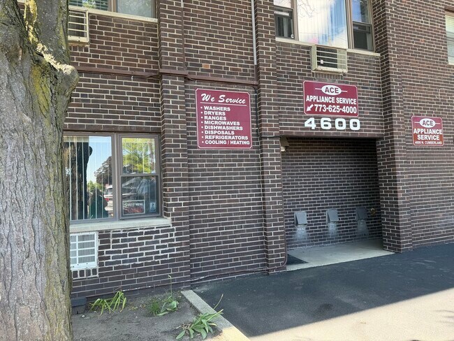 Building Photo - 4600 N Cumberland Ave