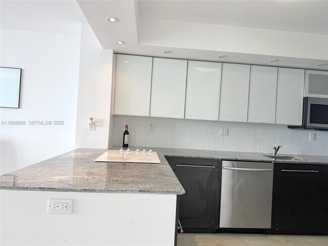 Building Photo - 18071 Biscayne Blvd