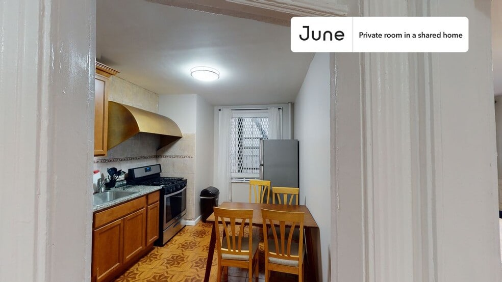 Building Photo - Room in Shared 4 bed/1 bath home in Central Harlem