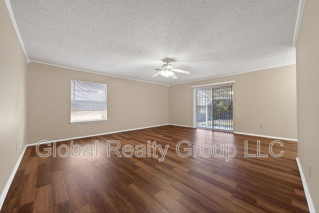 Building Photo - 4834 Sorrento