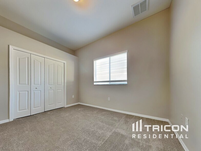 Building Photo - 1504 Canoe Dr