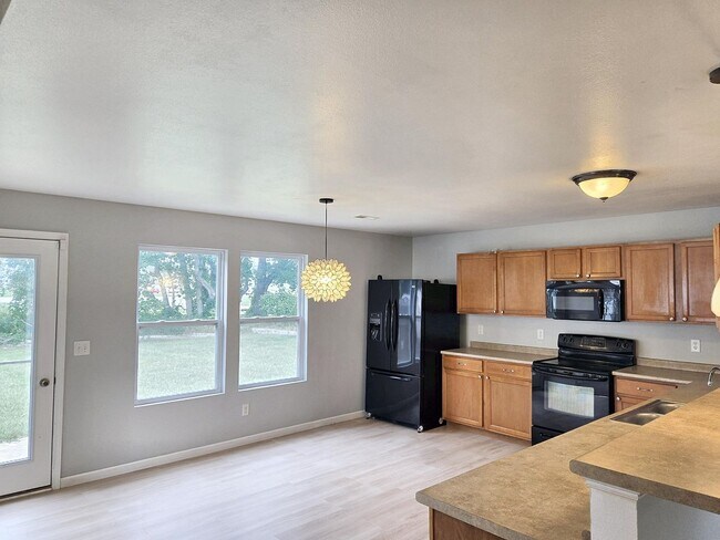 Building Photo - 5358 Woodrush Ave