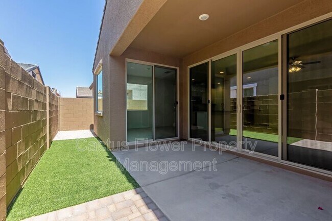 Building Photo - 9416 E Spiral Ave