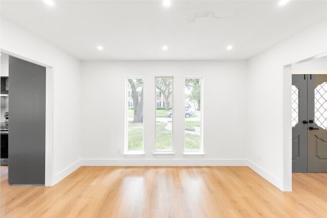 Building Photo - 15202 La Paloma Dr