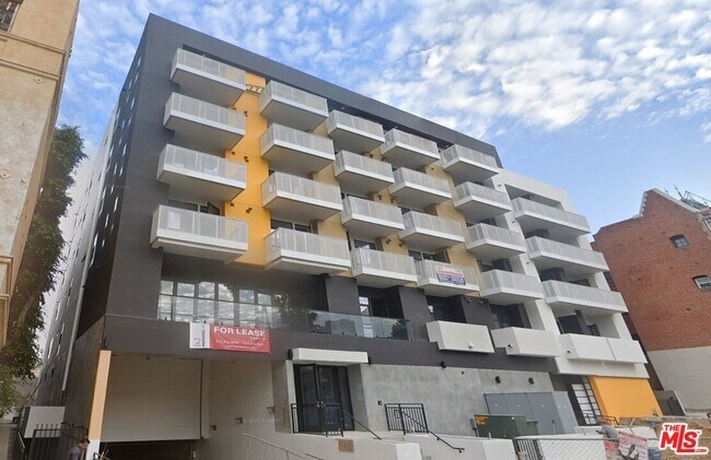 Building Photo - 723 S St Andrews Pl