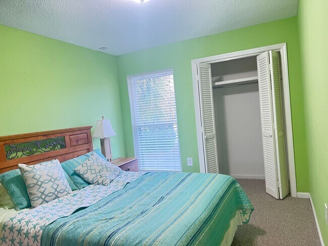 Building Photo - Furnished NMB Three-Bedroom Townhome is less than one mile from the Beach! Available Now!