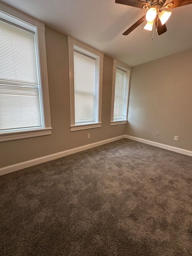 Building Photo - 2125 1/2 McCulloh St