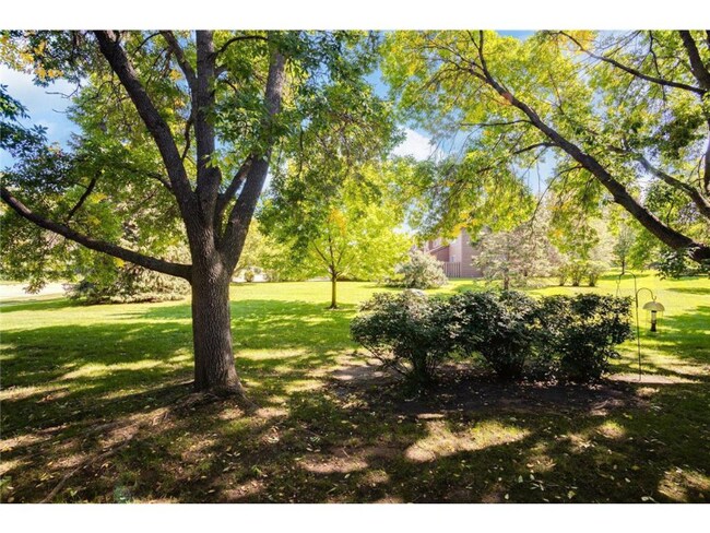 Building Photo - 2458 Crestwood Dr