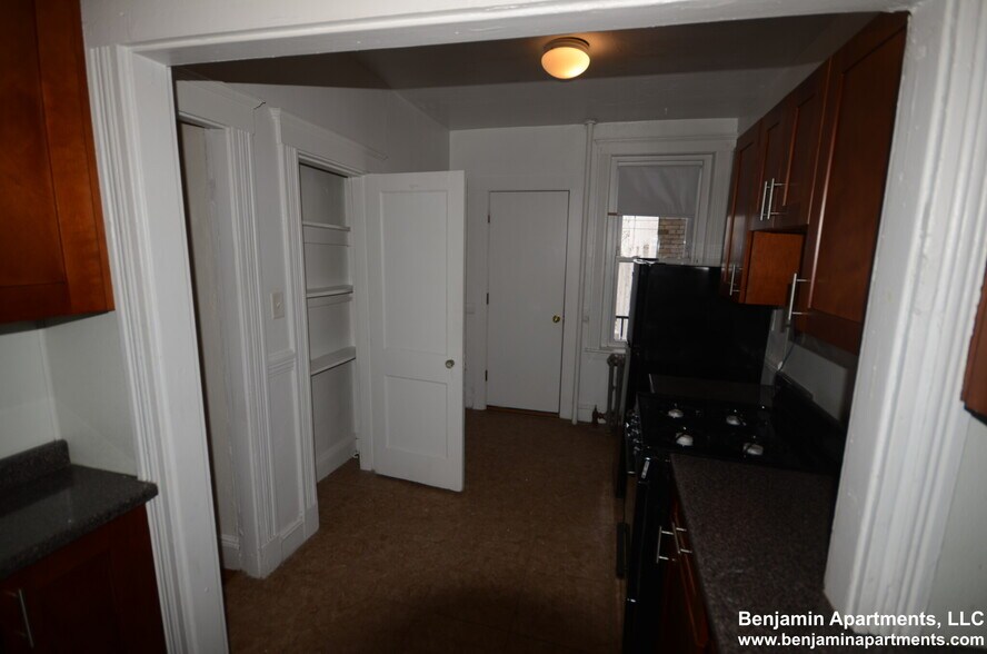 Building Photo - 5 Vinal St