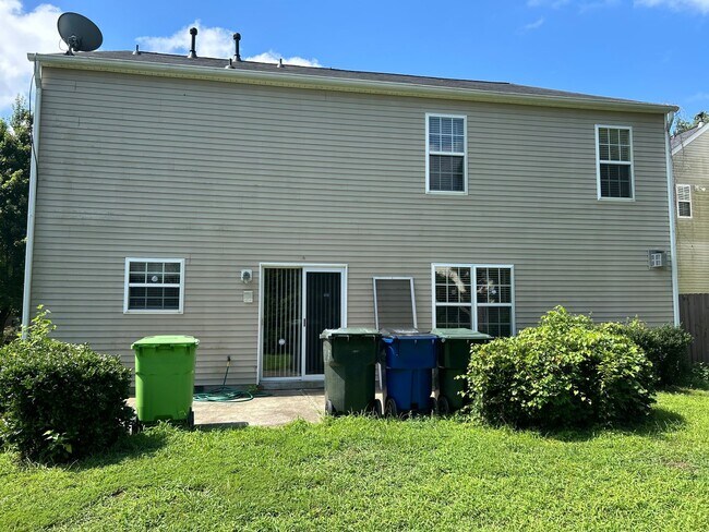 Building Photo - Spacious 3 Bed | 2.5 Bath House in Raleigh