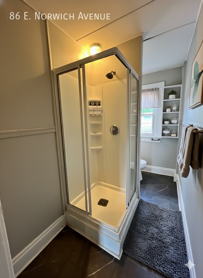 Building Photo - 86 E Norwich Ave