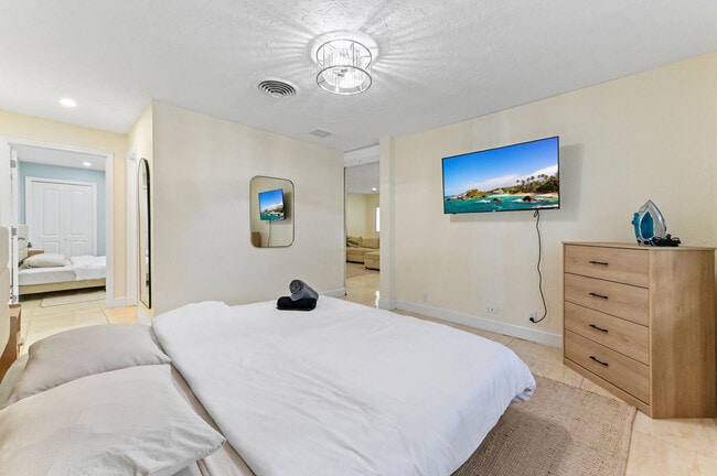 Building Photo - 2128 Dock St